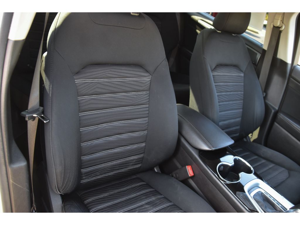 2016 Ford Fusion SE photo 22