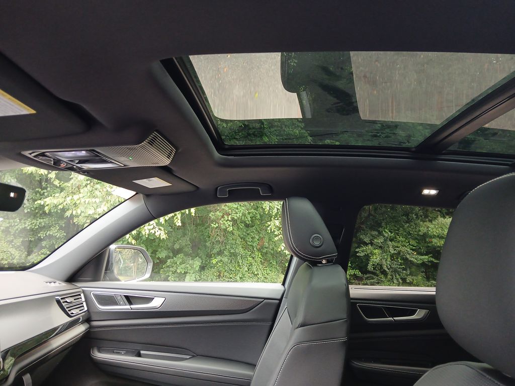 2026 Volkswagen Atlas Cross Sport SEL R-Line photo 21