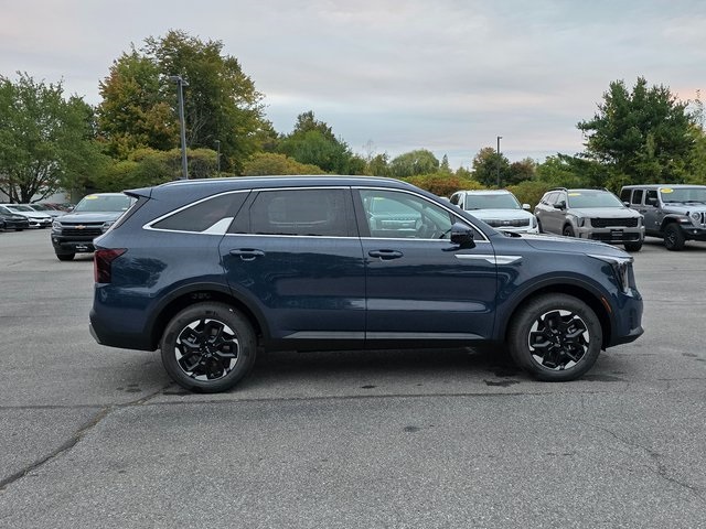 2026 Kia Sorento S photo 3
