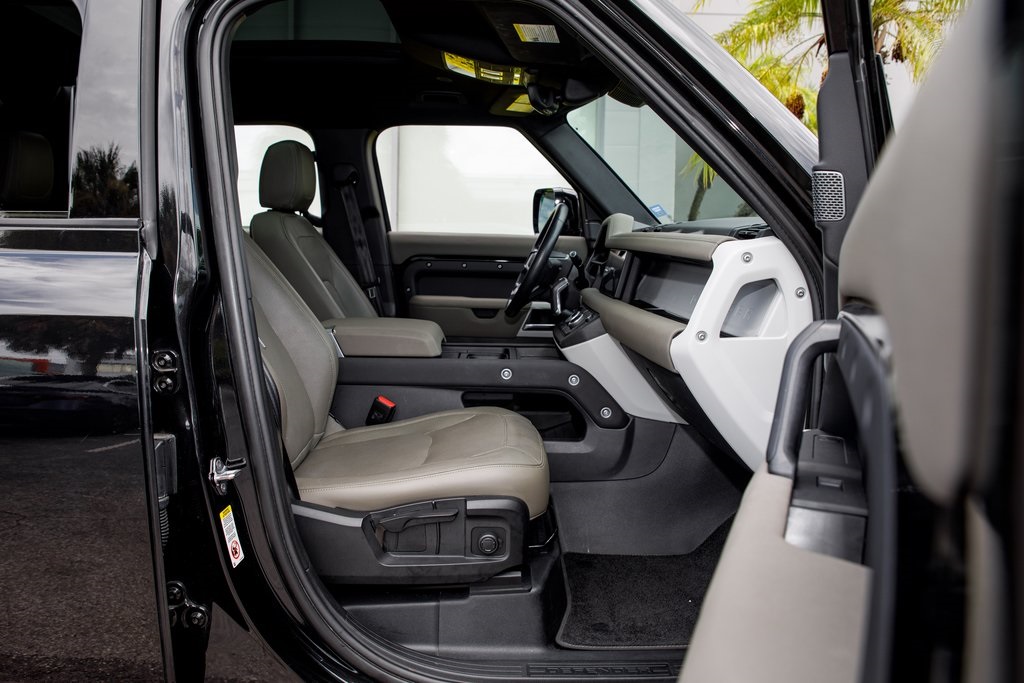 2023 Land Rover Defender 110 S photo 29