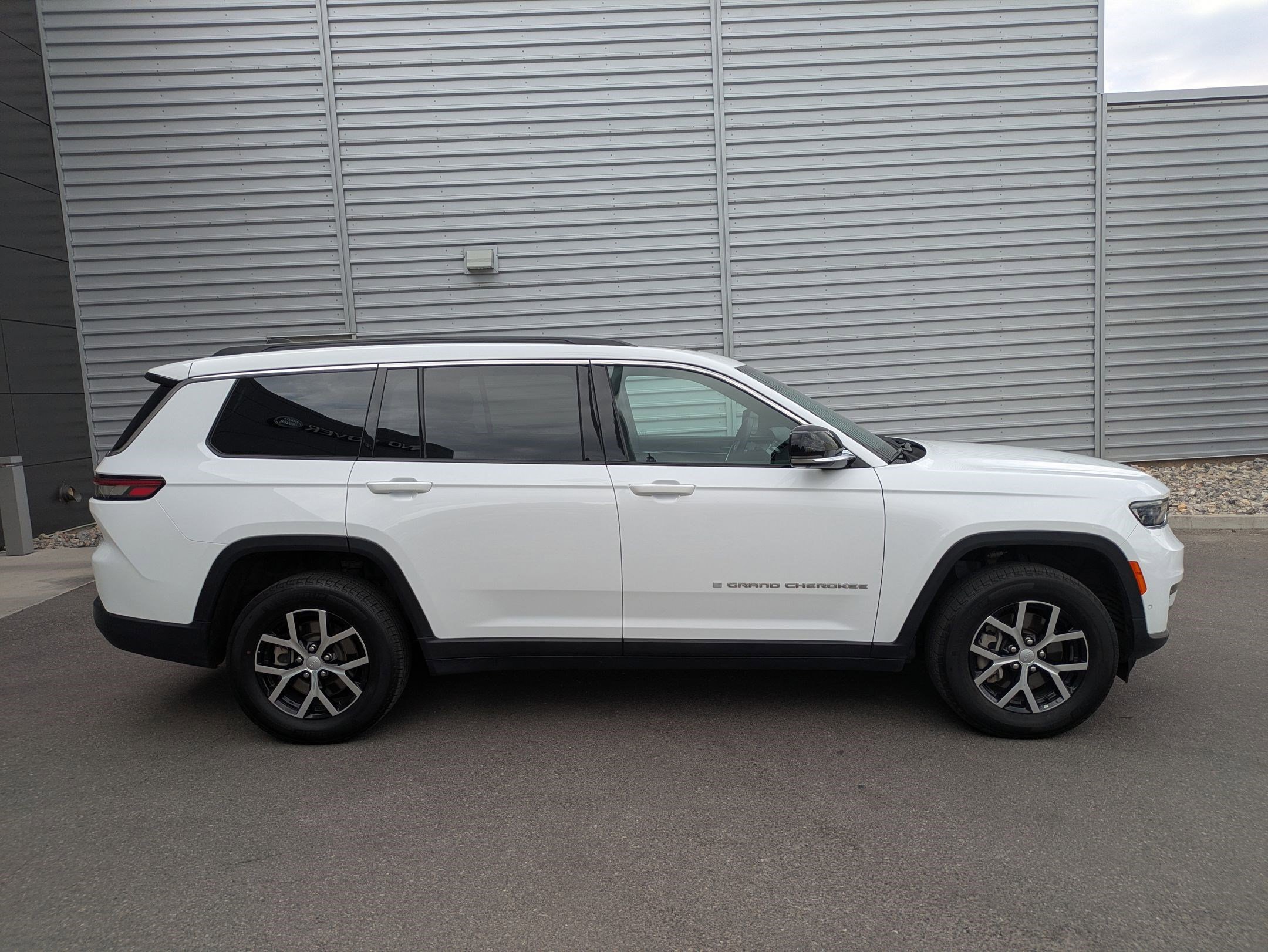 2024 Jeep Grand Cherokee Limited photo 2