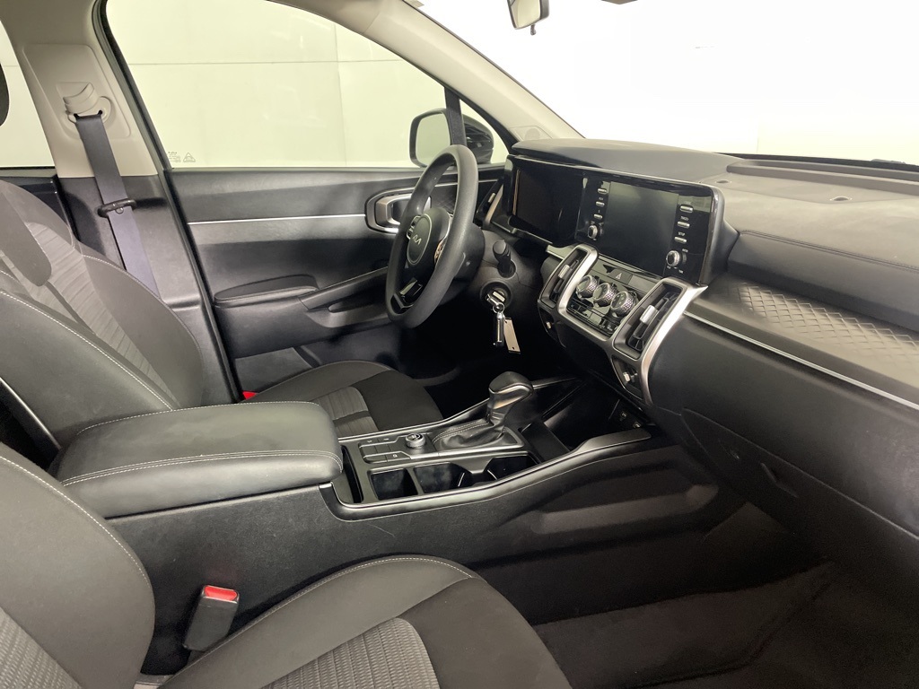 2022 Kia Sorento LX photo 6