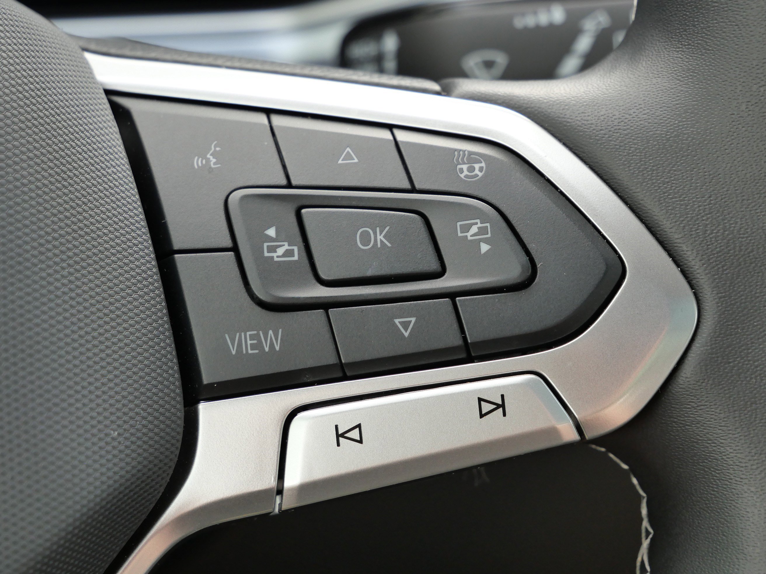 2025 Volkswagen Taos SE photo 26