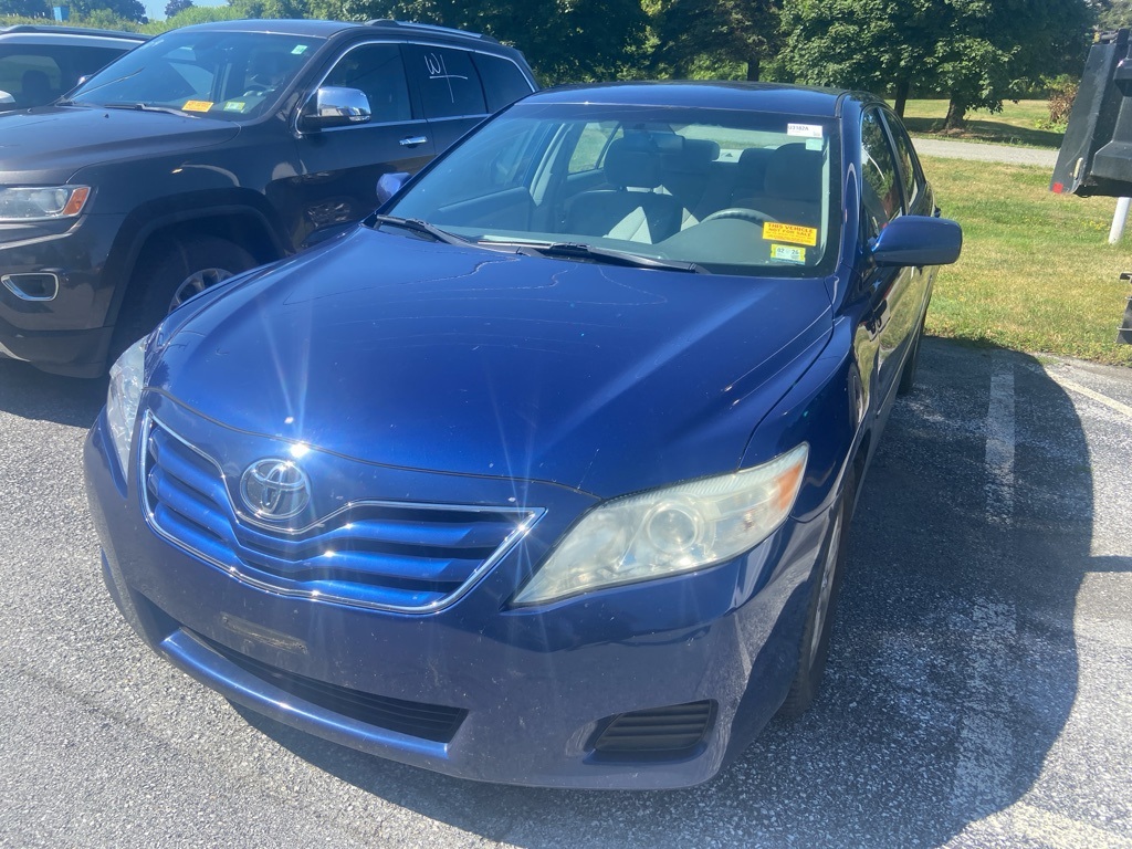 2011 Toyota Camry SE photo 2