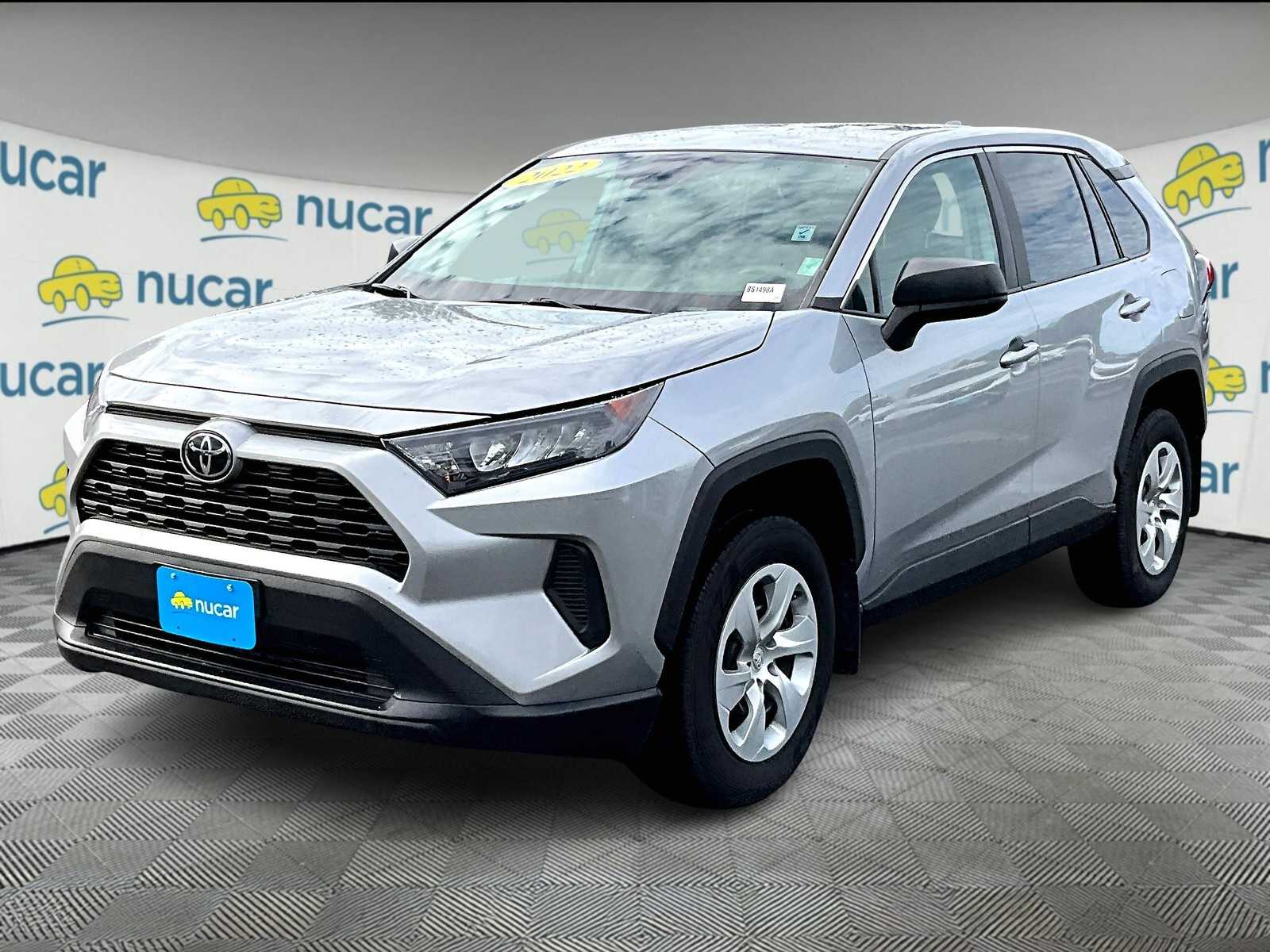 2022 Toyota RAV4 LE photo 3