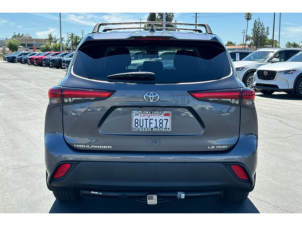 2021 Toyota Highlander LE photo 4