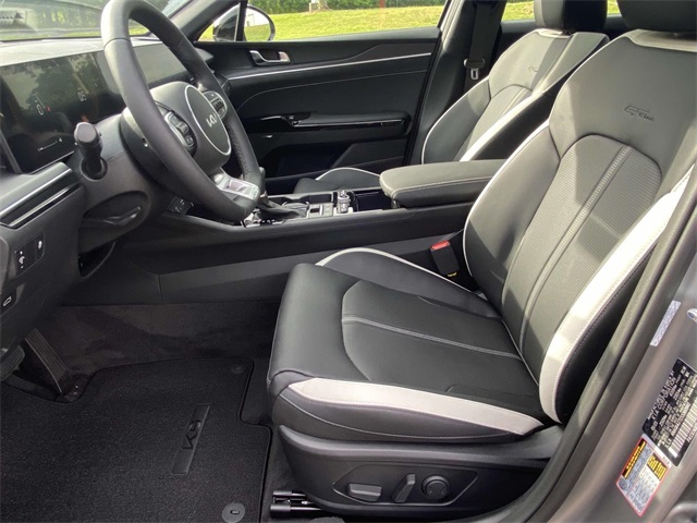 2025 Kia K5 GT-Line photo 12