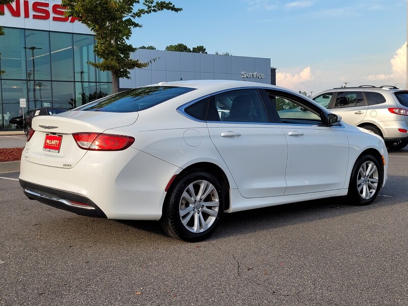 2015 Chrysler 200 Limited photo 2