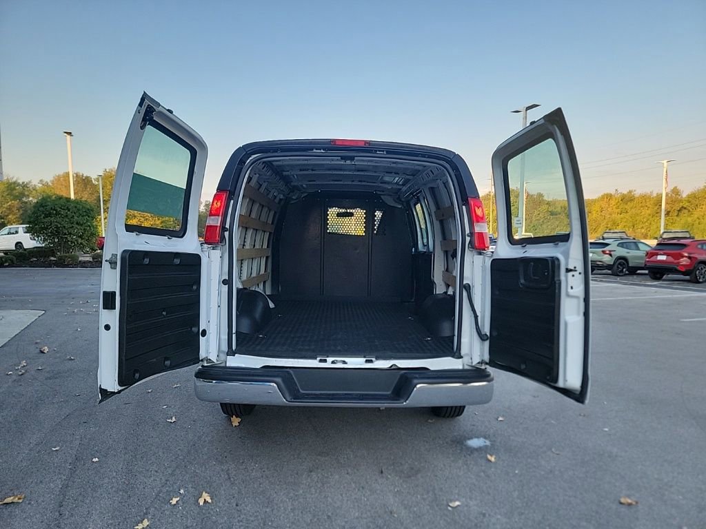 2023 Gmc Savana Cargo 2500 photo 28