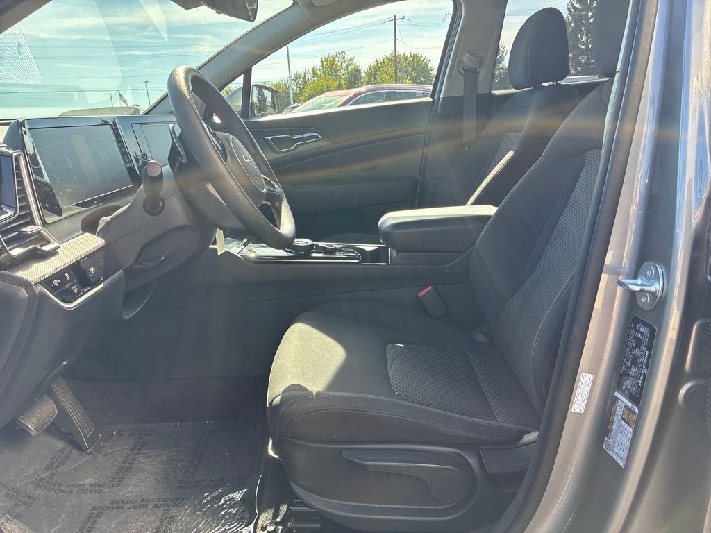 2023 Kia Sportage Hybrid LX photo 9