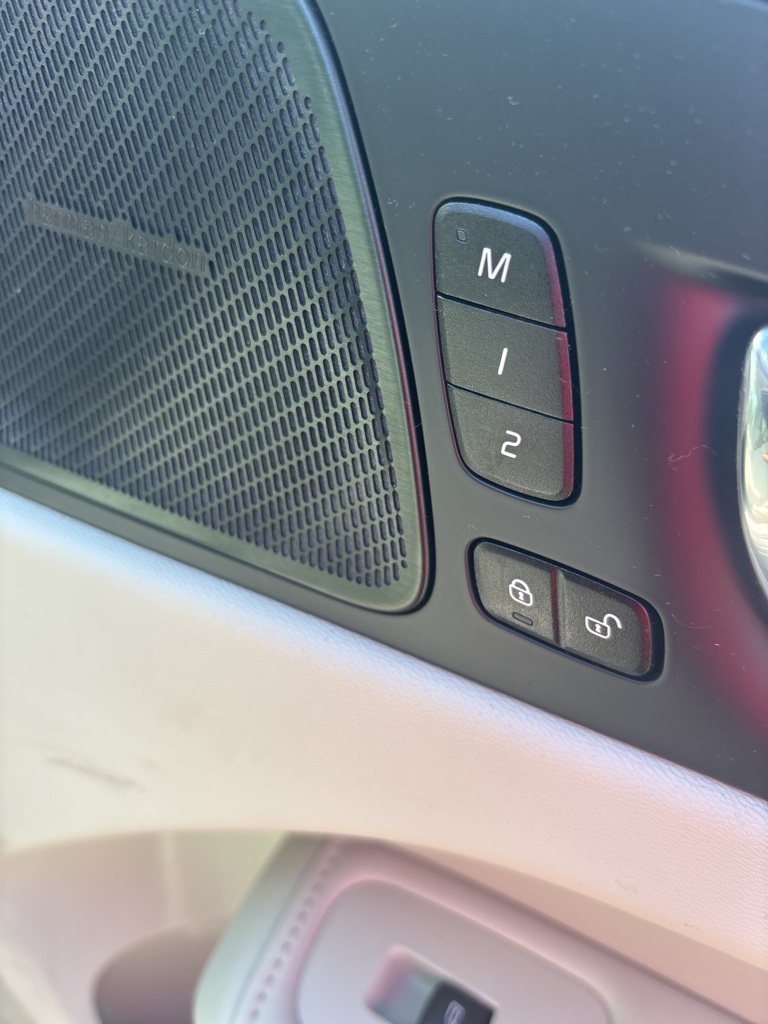 2022 Volvo XC60 B5 Inscription photo 53