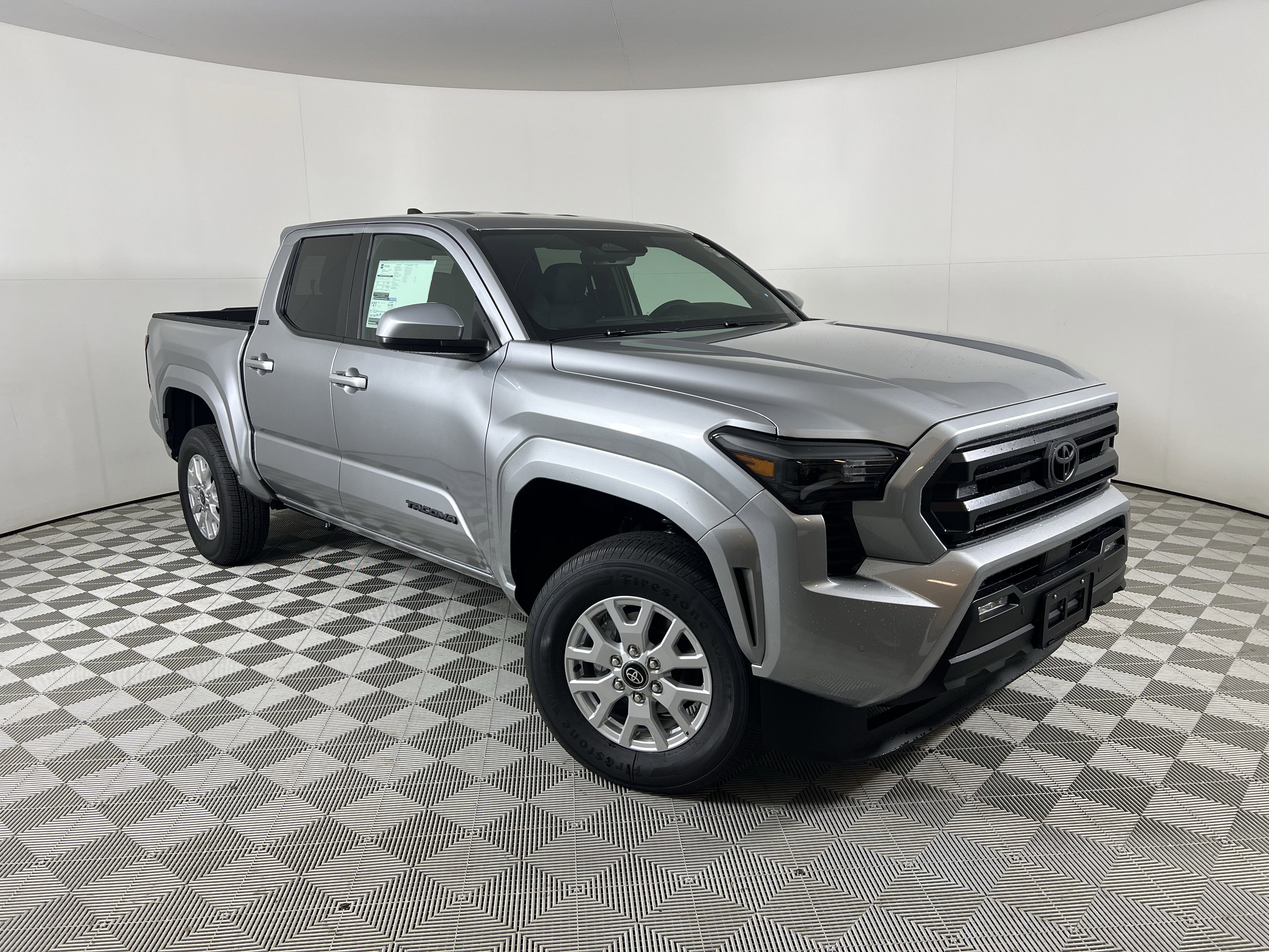 2025 Toyota Tacoma SR5's photo