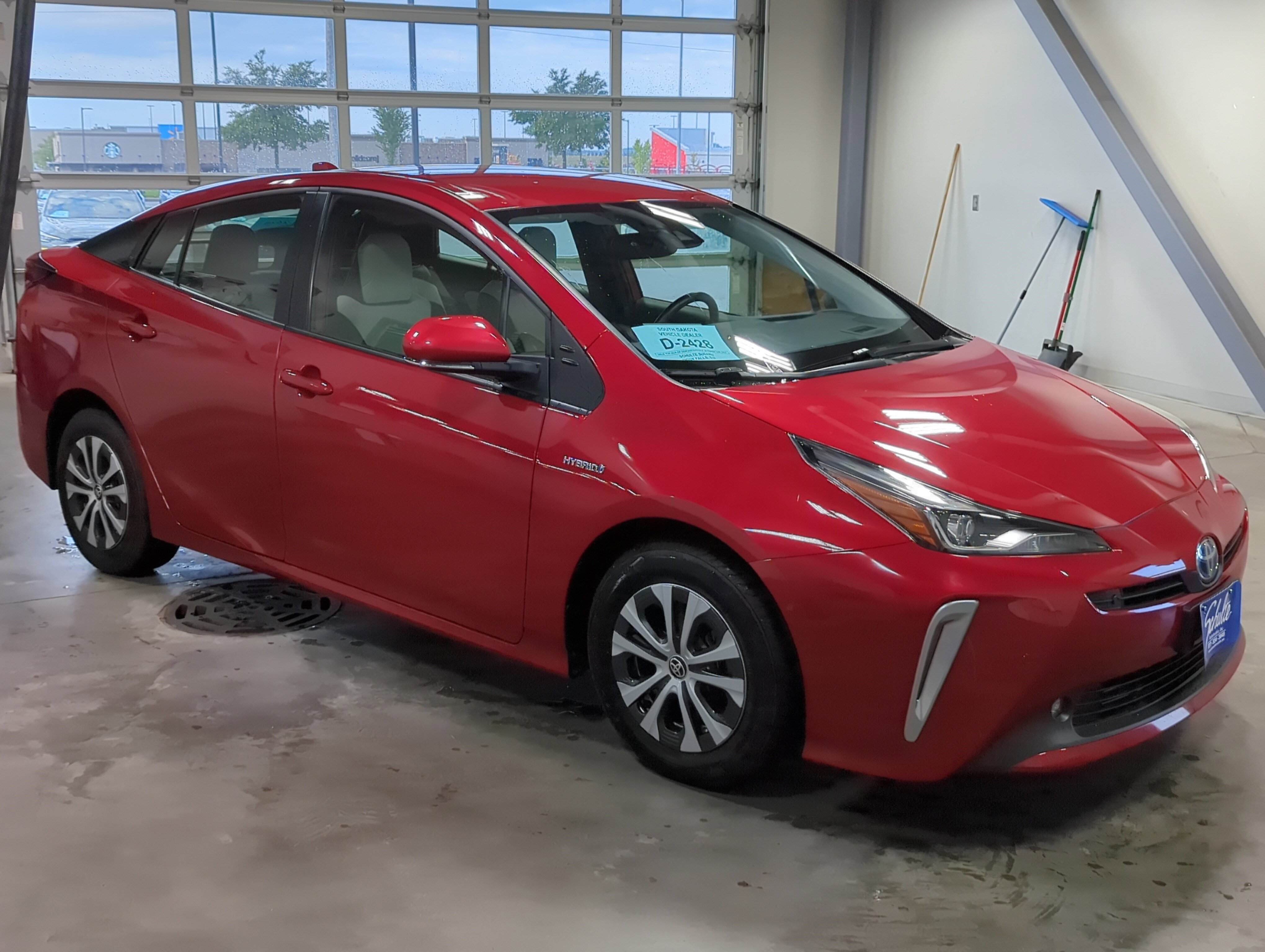 2022 Toyota Prius XLE photo 2
