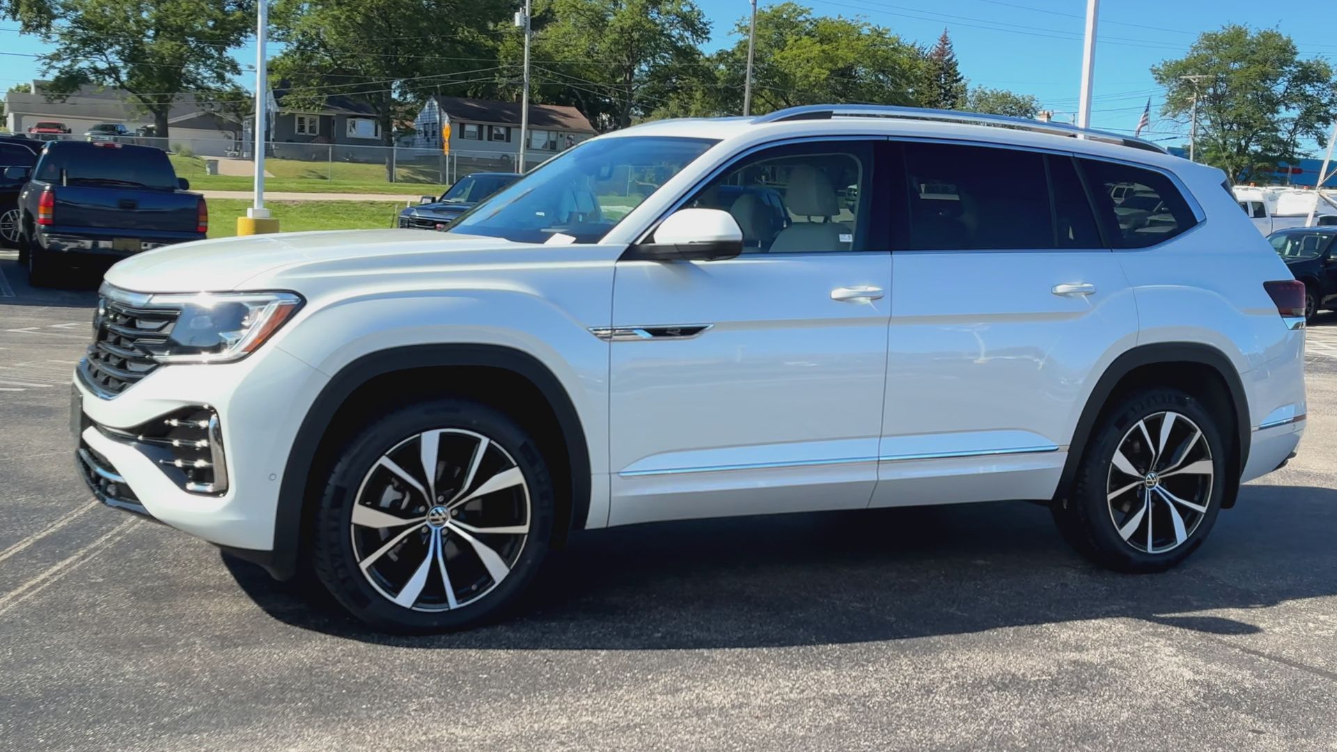 2024 Volkswagen Atlas SEL Premium R-Line photo 6