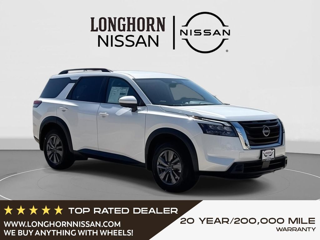 2025 Nissan Pathfinder SV's photo