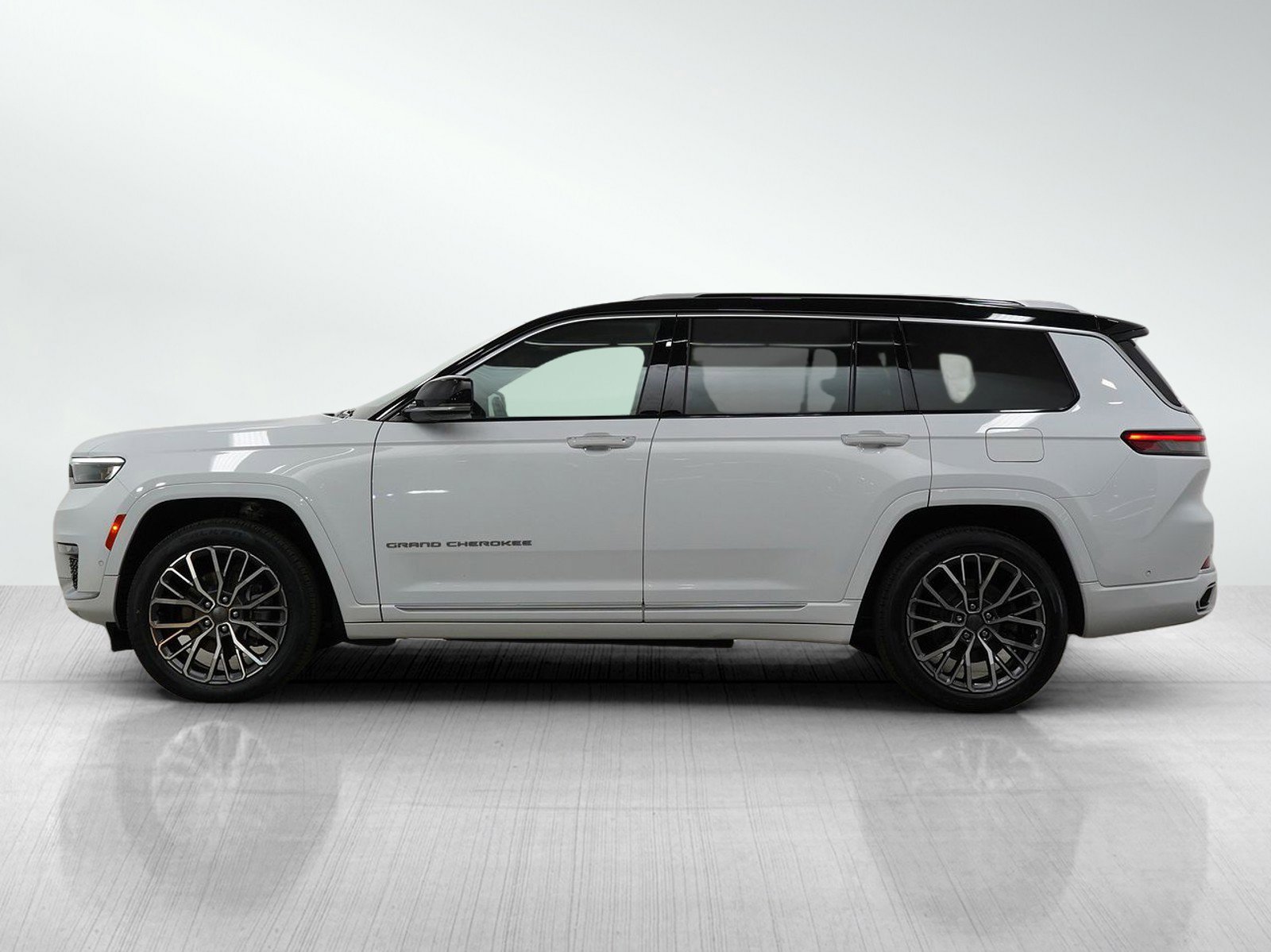 Used 2022 Jeep Grand Cherokee L Summit Reserve with VIN 1C4RJKET7N8635504 for sale in Hopkins, Minnesota