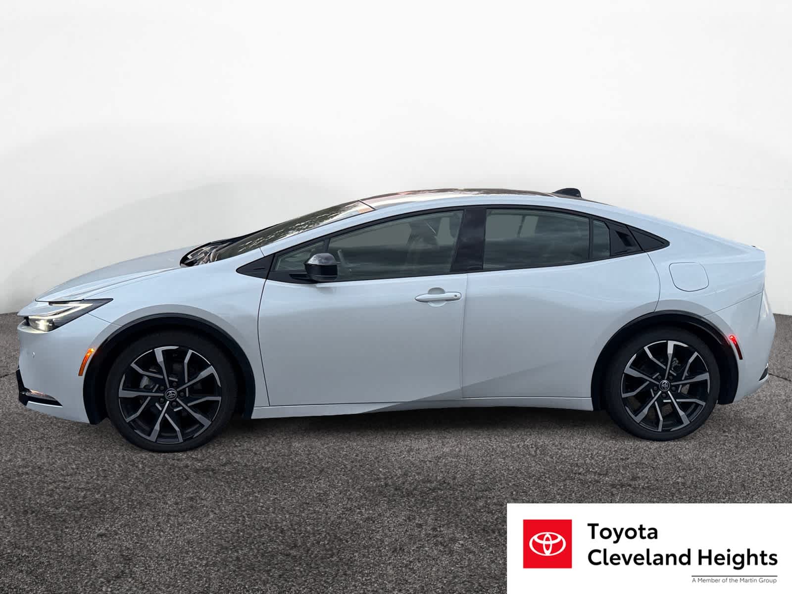 2024 Toyota Prius Prime XSE photo 2