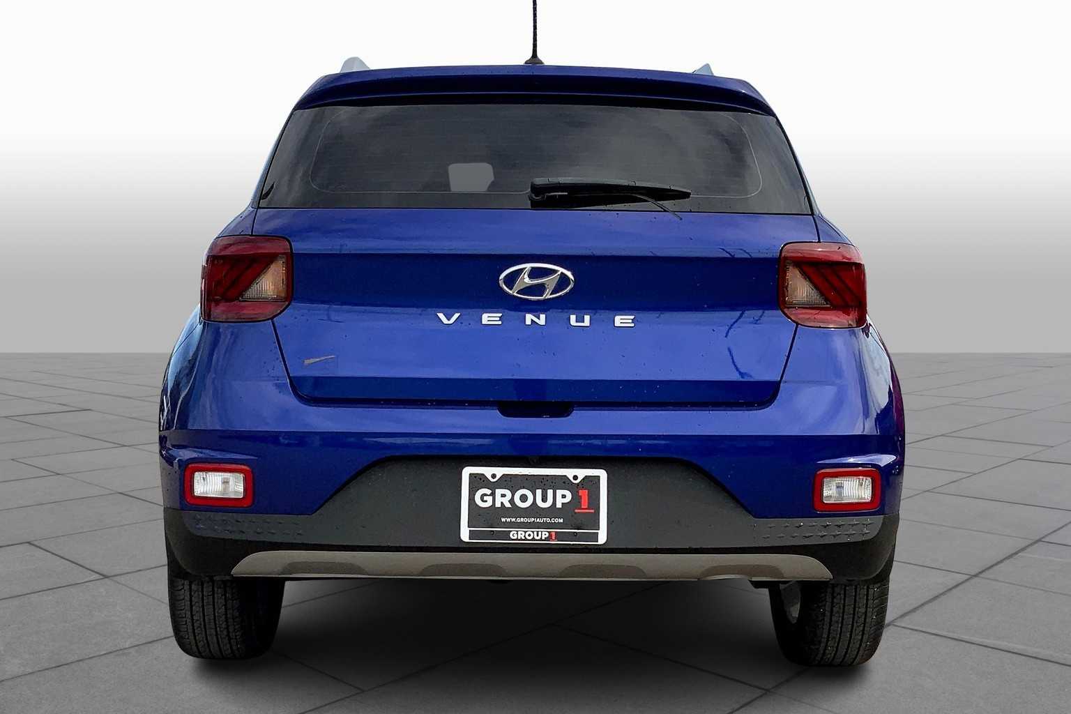 2023 Hyundai Venue Limited photo 4