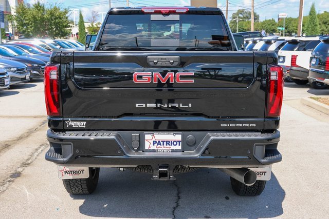 2026 Gmc Sierra 3500 HD Denali photo 4