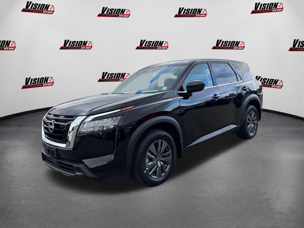 2025 Nissan Pathfinder S's photo