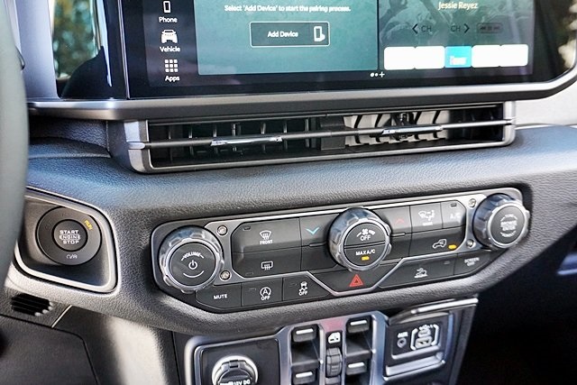 New 2026 Bright White Clear-Coat Exterior Paint Jeep Sport S image 32