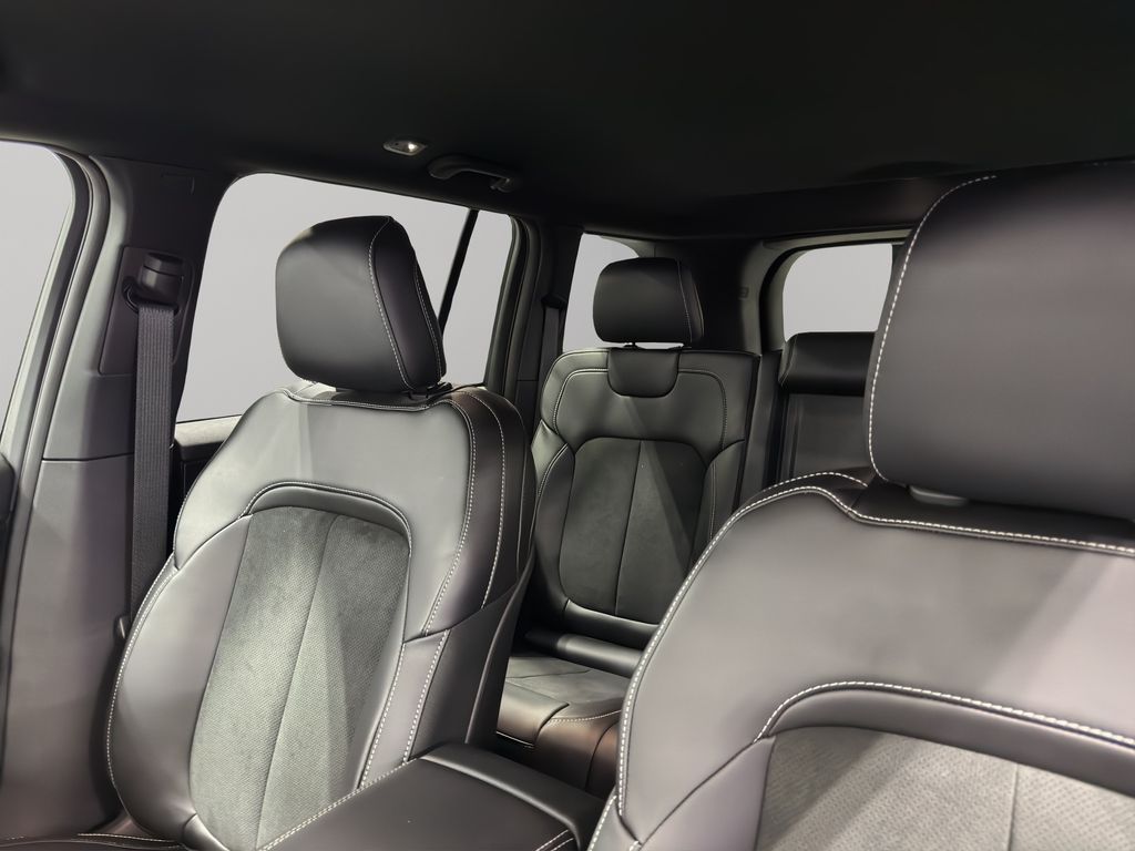 2025 Jeep Grand Cherokee Laredo Altitude photo 13