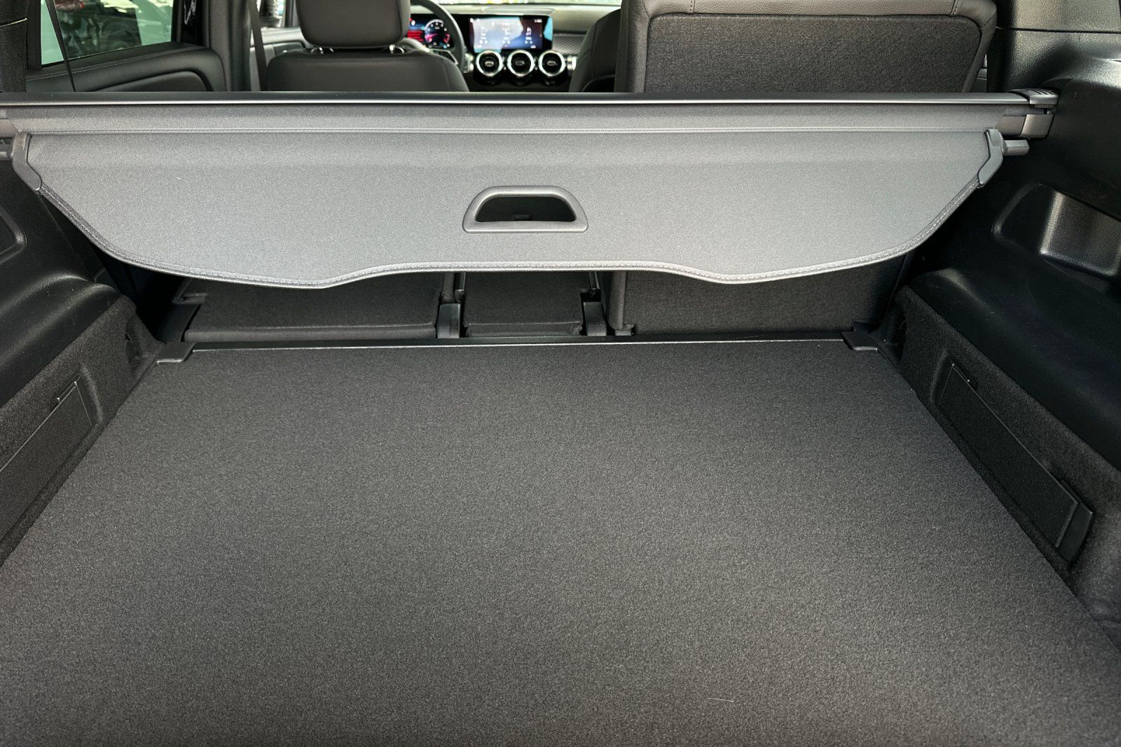 2025 Mercedes Benz GLB 250 photo 30