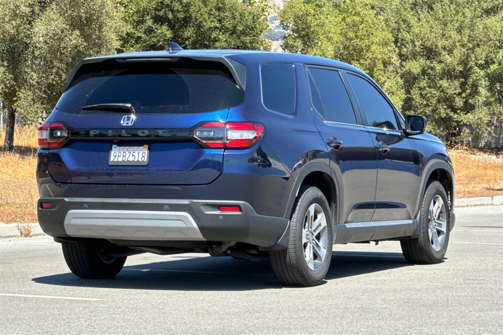 2025 Honda Pilot EX-L photo 2