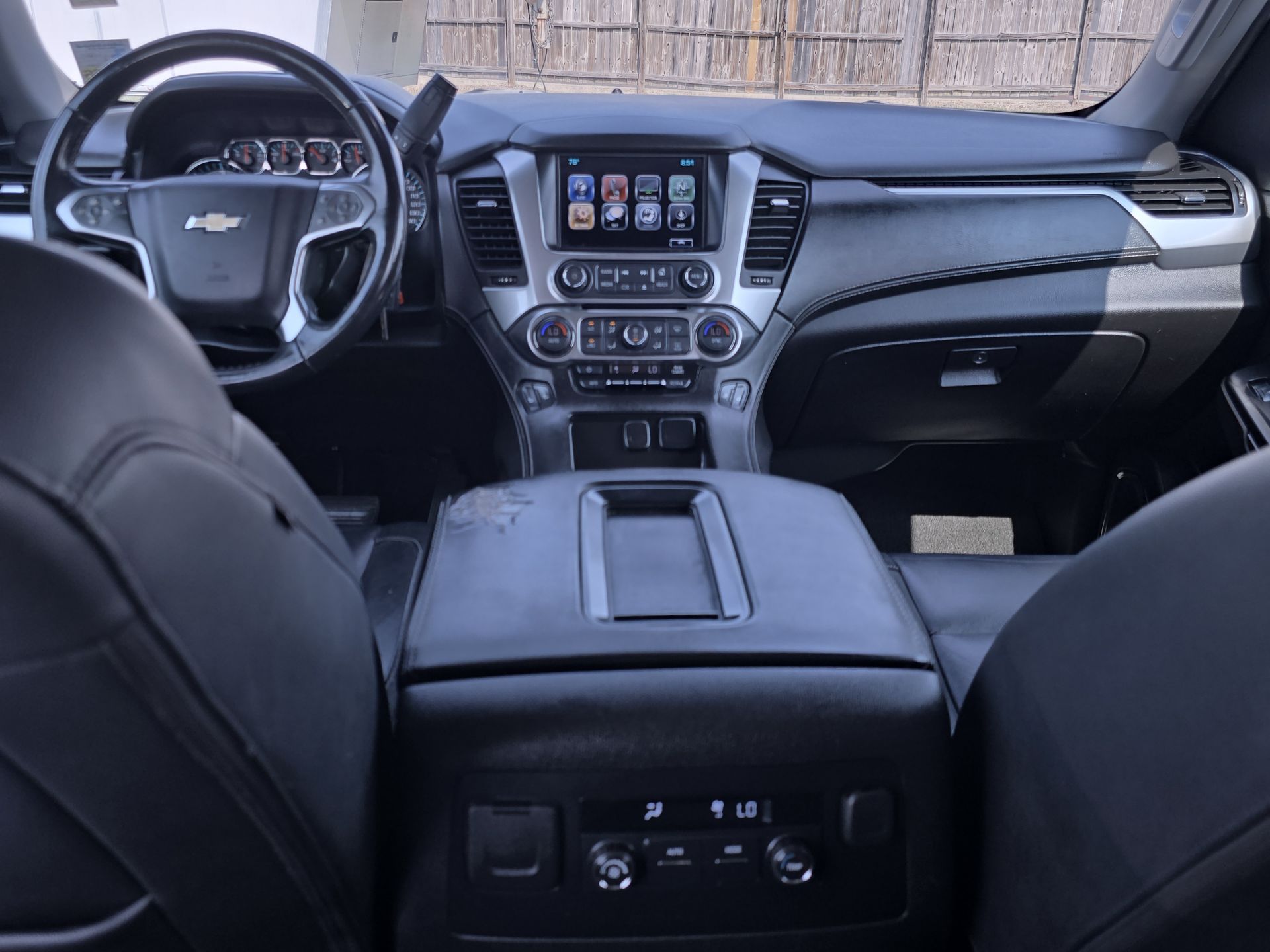 2017 Chevrolet Suburban LT photo 17