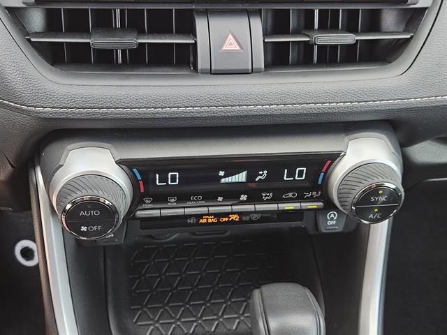 2024 Toyota RAV4 XLE photo 12