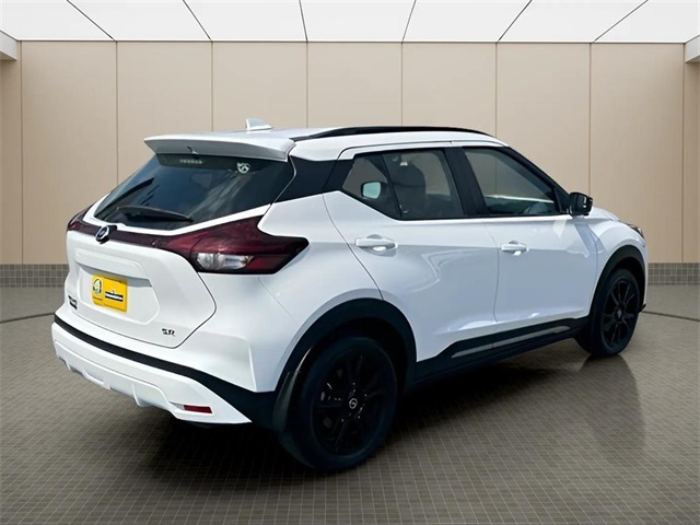 2021 Nissan Kicks SR photo 3