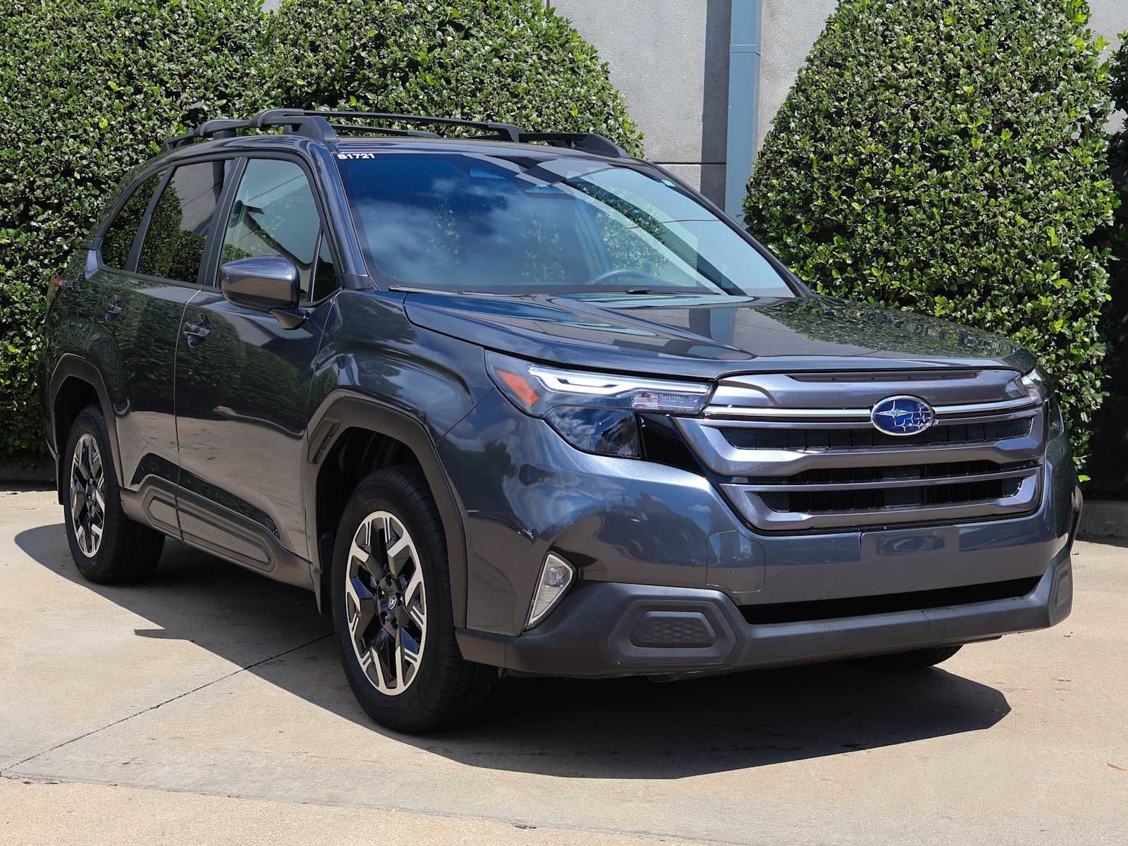 2025 Subaru Forester Premium photo 3