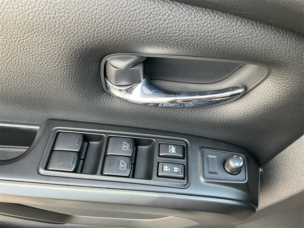 2023 Nissan Titan PRO-4X photo 24
