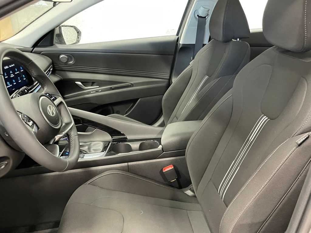 2024 Hyundai Elantra SEL Convenience photo 24