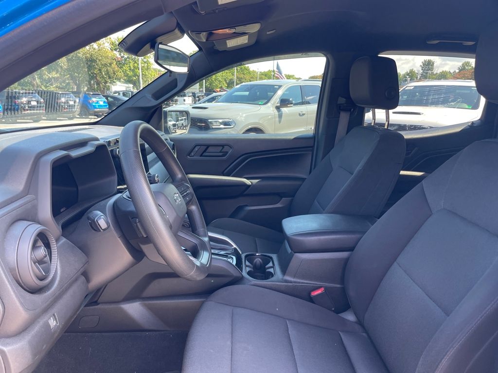 2023 Chevrolet Colorado Trail Boss photo 2