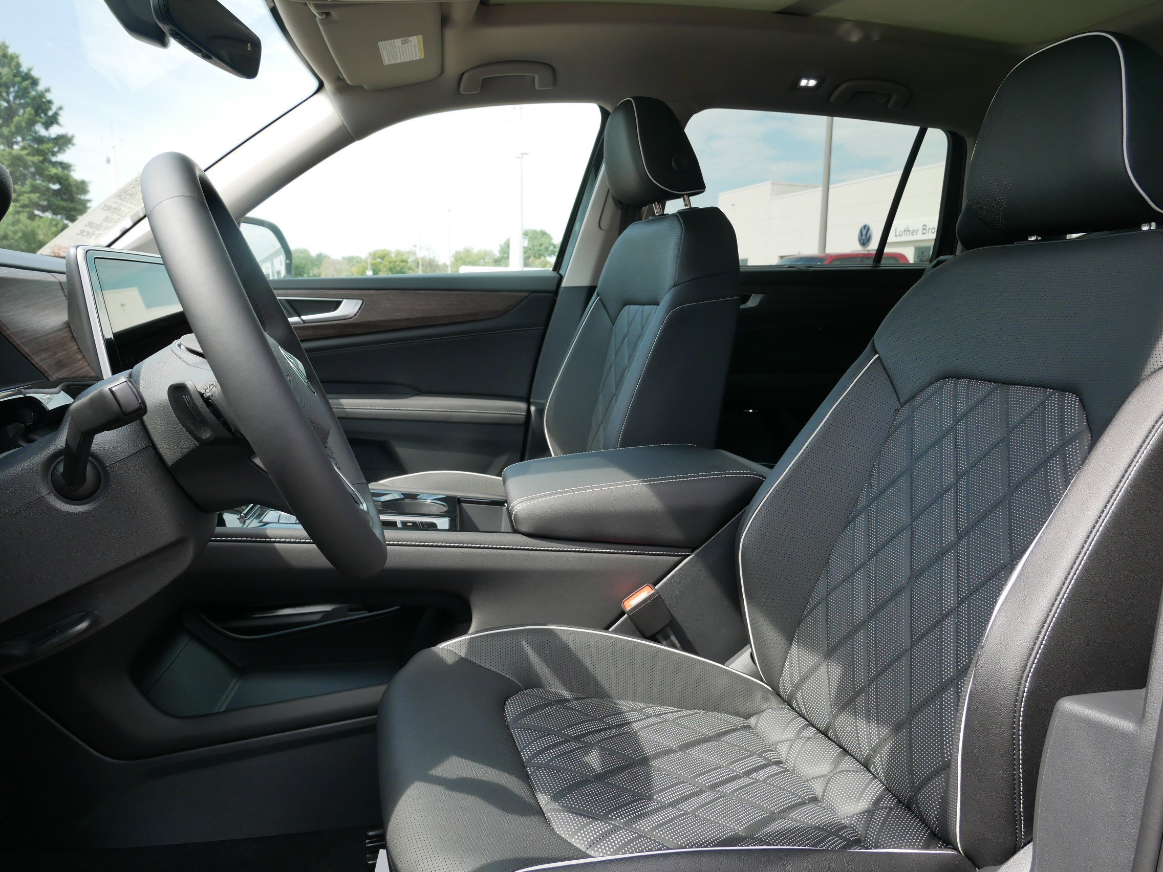 2025 Volkswagen Atlas SEL Premium R-Line photo 3