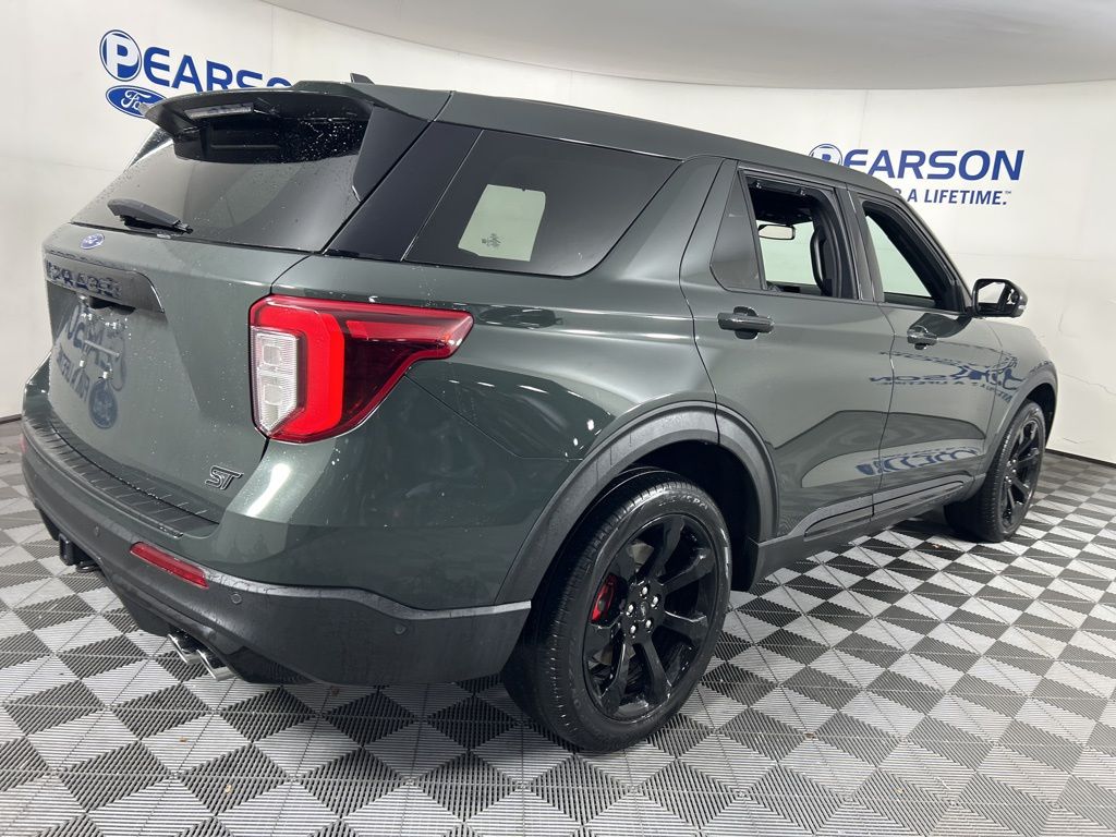2022 Ford Explorer ST photo 4
