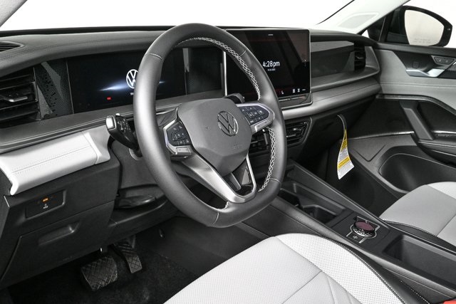 2026 Volkswagen Tiguan SE photo 4