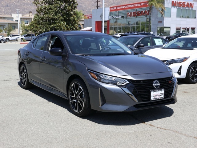 2025 Nissan Sentra SR photo 2