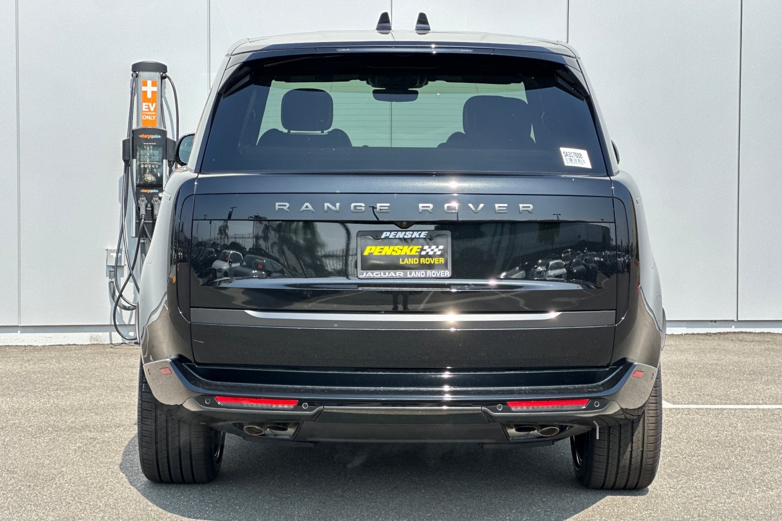 2025 Land Rover Range Rover SE photo 4