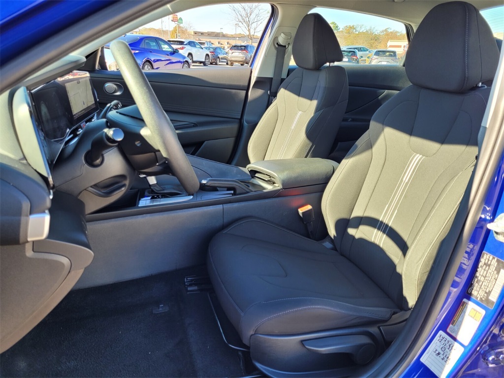 2024 Hyundai Elantra SEL photo 4