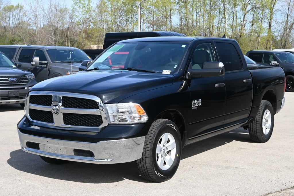 2023 Ram 1500 Classic SLT photo 4