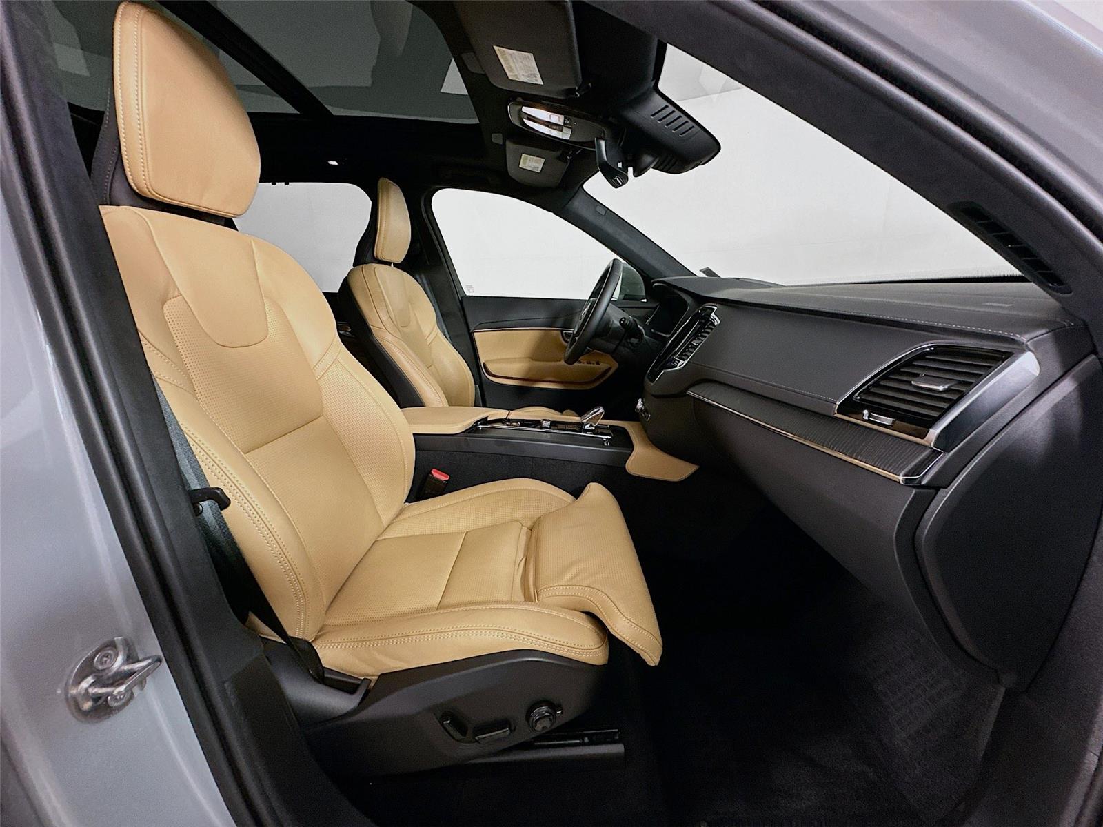 2025 Volvo XC90 photo 31