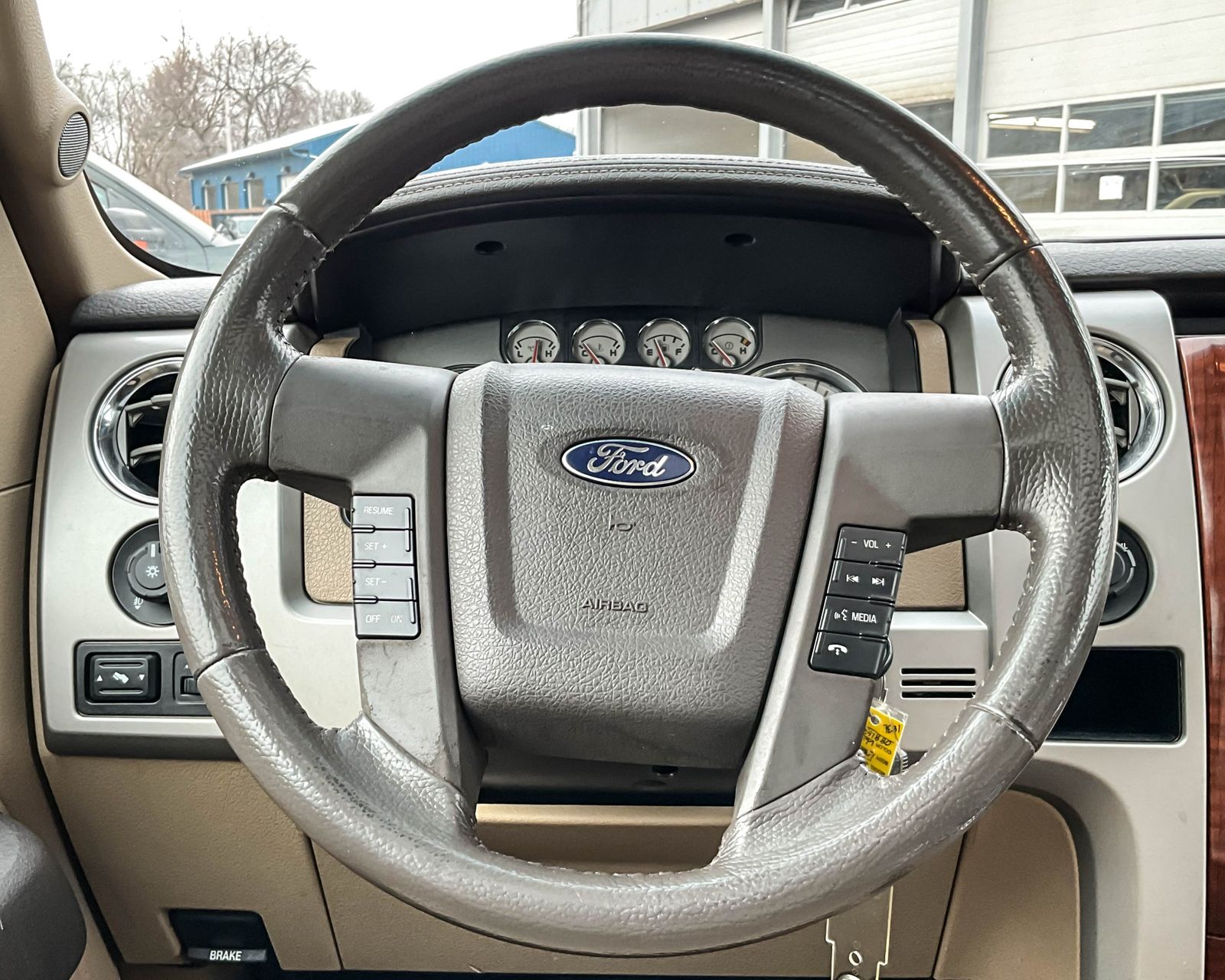 2010 Ford F-150 Lariat photo 11