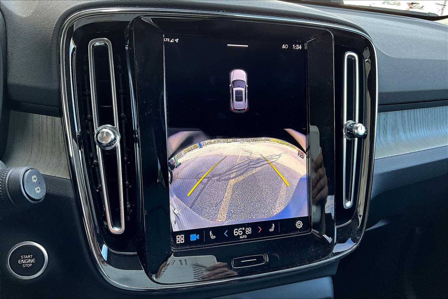 2025 Volvo XC40 Plus photo 28