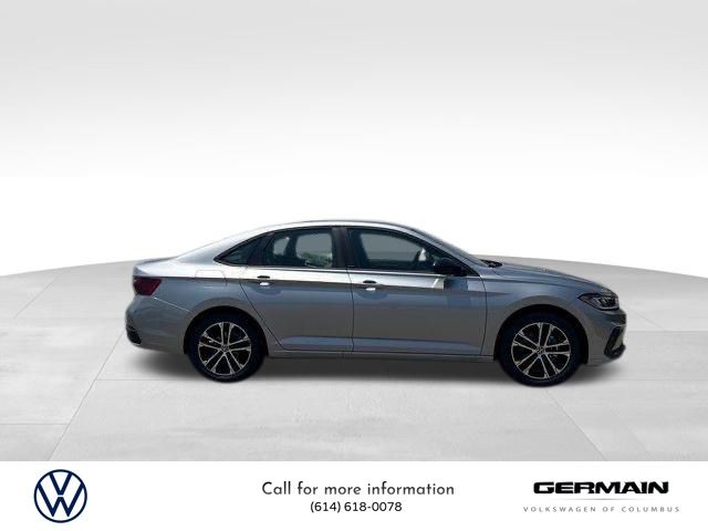 2025 Volkswagen Jetta 1.5T Sport photo 4