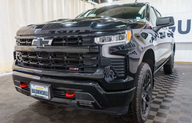 2024 Chevrolet Silverado 1500 LT Trail Boss photo 2