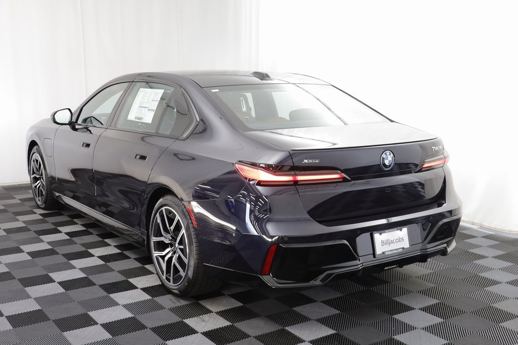 2026 Bmw 750e photo 13