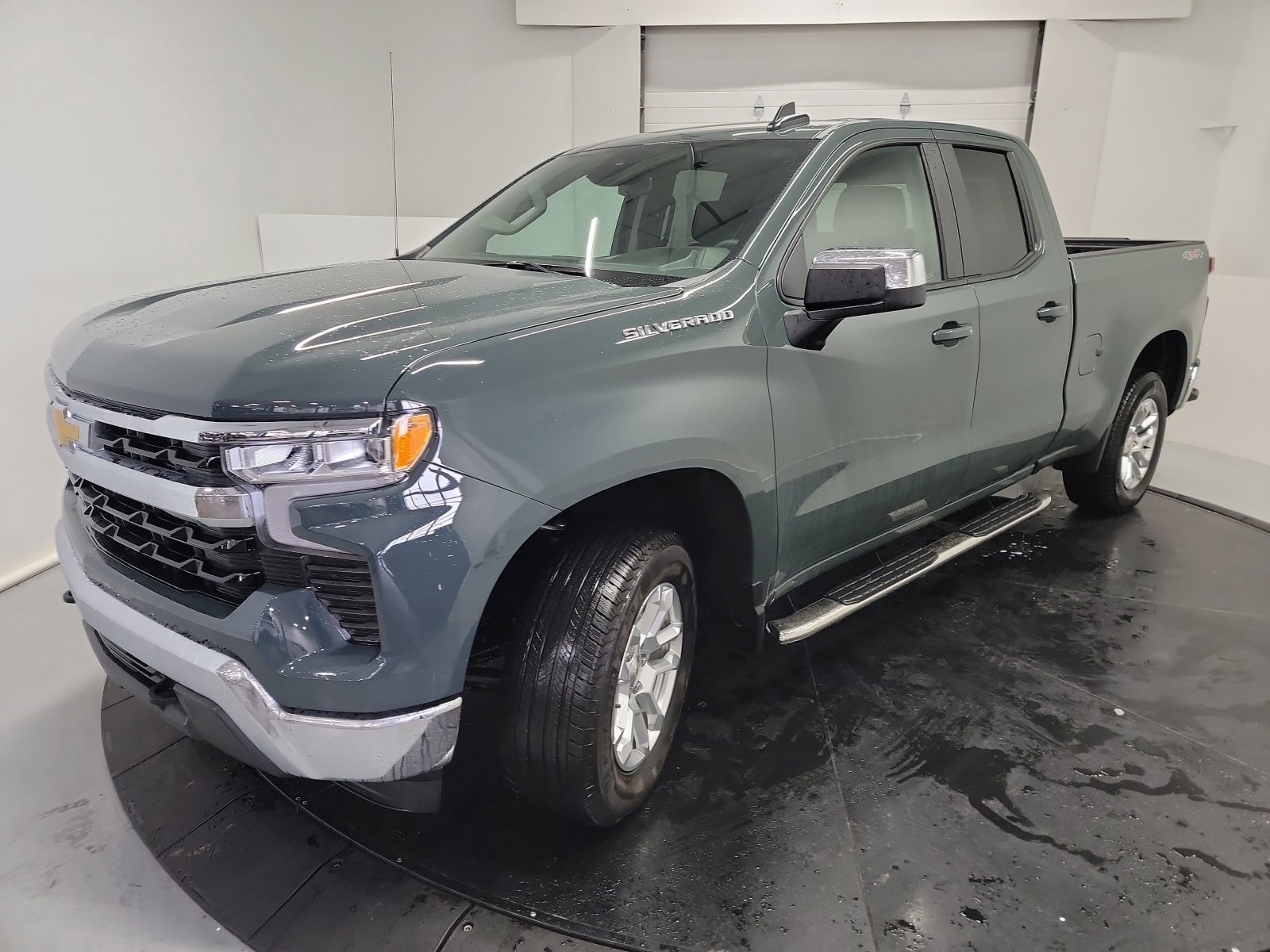 2025 Chevrolet Silverado 1500 LT photo 4