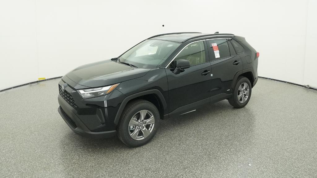 2025 Toyota RAV4 LE's photo